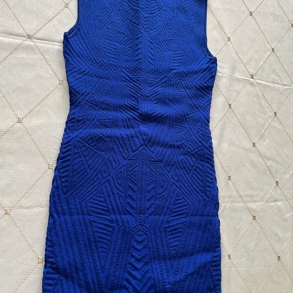 084 The Clothing Company - Picture 3 of 8